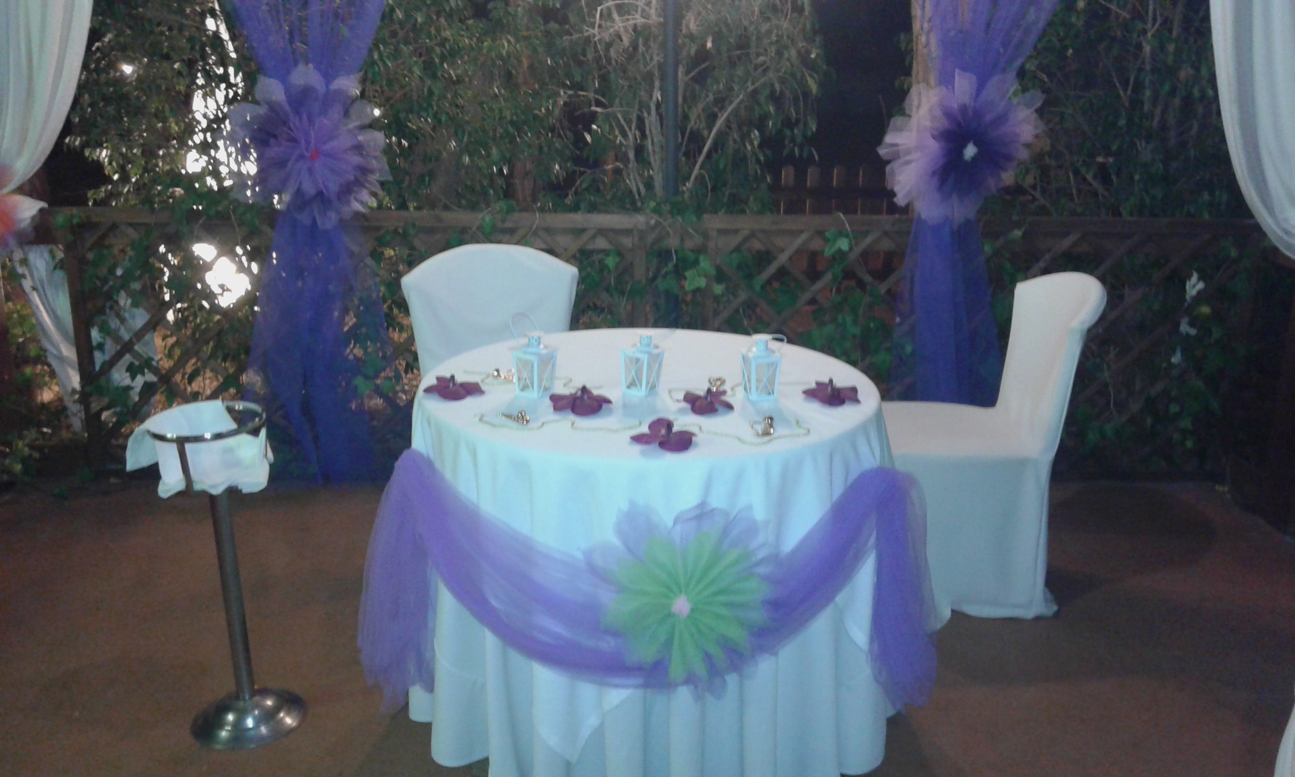 Tulle decorations for romantic surprise